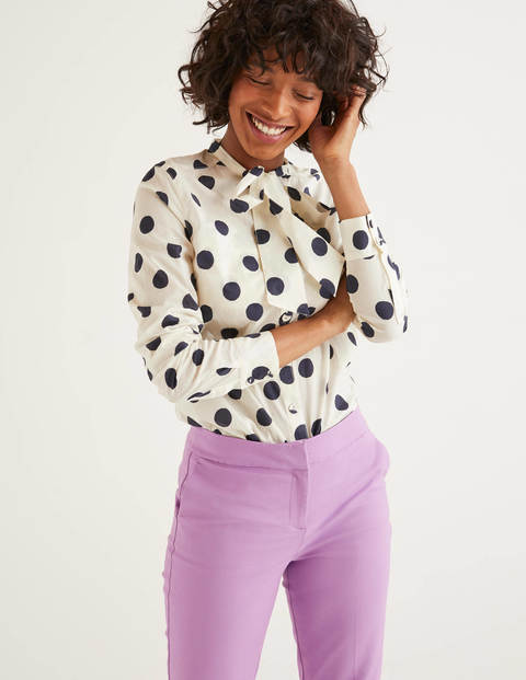 Chemise Keira avec nœud au col - Ivoire, pois Boden Chemise Keira avec nœud au col - Ivoire, pois Boden