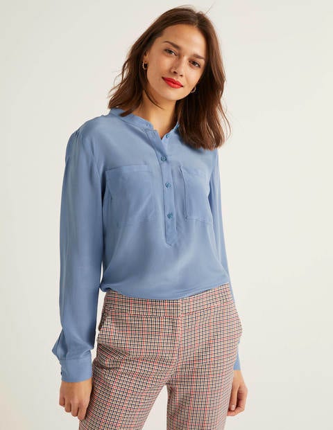 Kragenlose Seidenbluse - Meerblau Kragenlose Seidenbluse - Meerblau