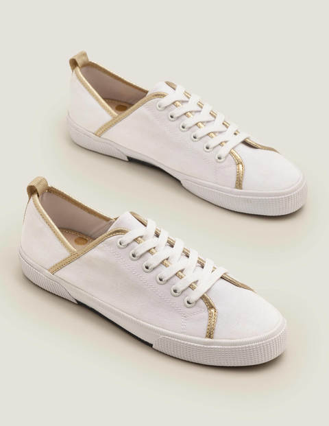 white plimsolls
