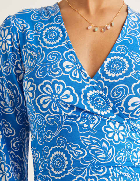 Elodie Wickeloberteil Aus Jersey - Kräftiges Blau, Blumenmuster Elodie Wickeloberteil Aus Jersey - Kräftiges Blau, Blumenmuster