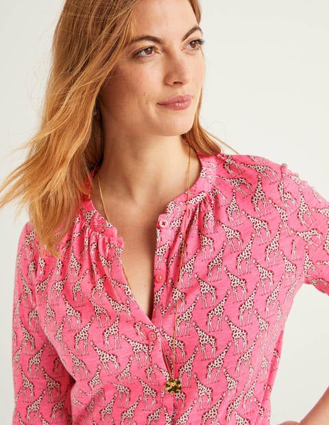 Bay Jersey Shirt - Bright Camelia, Safari Giraffe Bay Jersey Shirt - Bright Camelia, Safari Giraffe