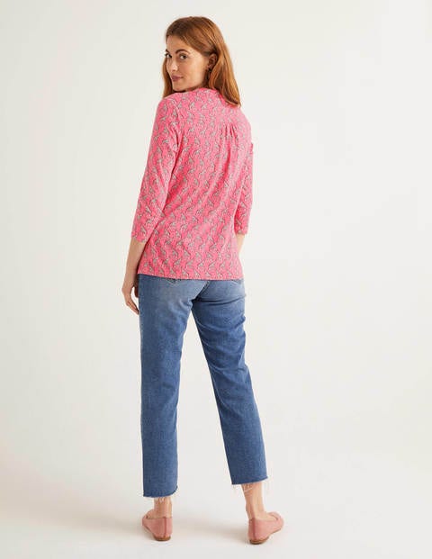 Bay Jersey Shirt - Bright Camelia, Safari Giraffe Bay Jersey Shirt - Bright Camelia, Safari Giraffe