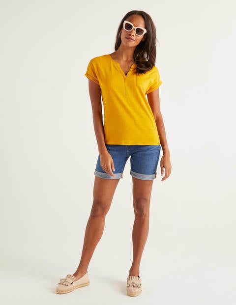 Das Baumwoll-T-Shirt Mit Umgekrempelten Bündchen - Sonnengelb Das Baumwoll-T-Shirt Mit Umgekrempelten Bündchen - Sonnengelb