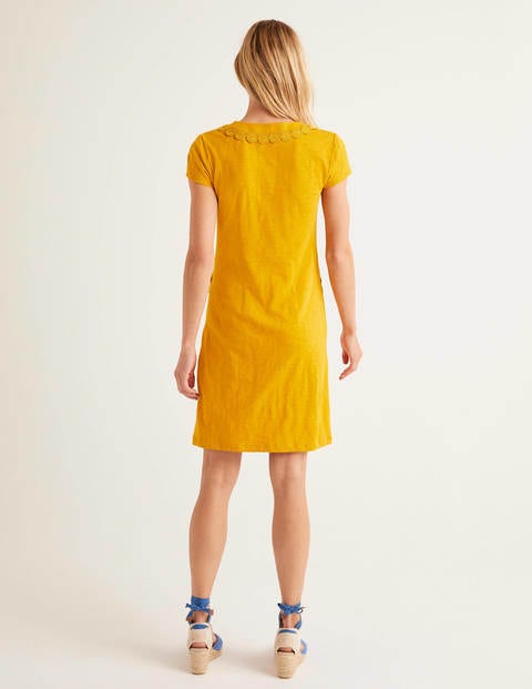 Saskia Jerseykleid Mit Zierborte - Sonnengelb Saskia Jerseykleid Mit Zierborte - Sonnengelb
