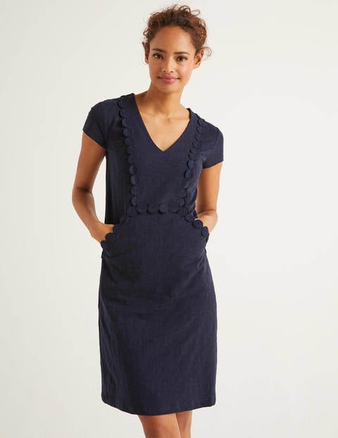 Robe Saskia à brodure en jersey - Bleu marine Robe Saskia à brodure en jersey - Bleu marine