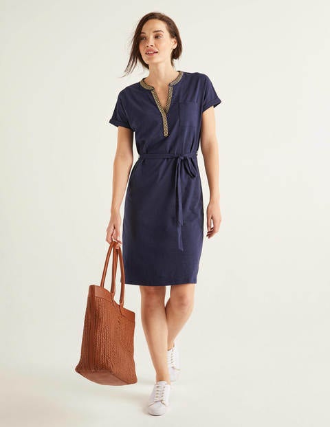Dora Jerseykleid mit Stickerei - Navy Dora Jerseykleid mit Stickerei - Navy
