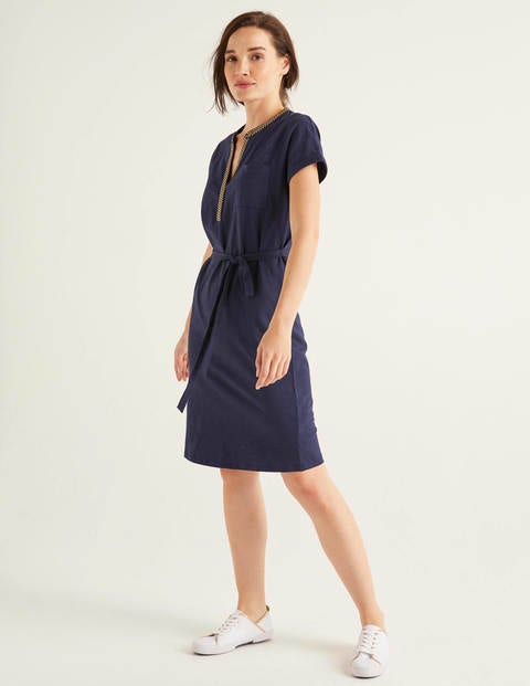 Dora Jerseykleid mit Stickerei - Navy Dora Jerseykleid mit Stickerei - Navy