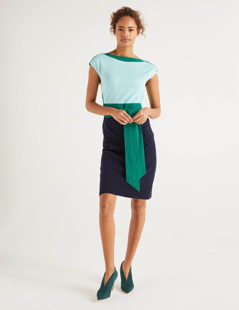 Robe Vera en maille à ceinture - Colourblock bleu marine Robe Vera en maille à ceinture - Colourblock bleu marine