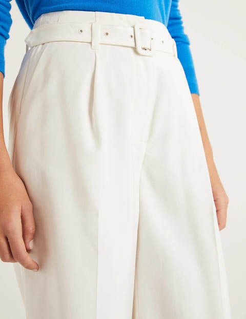 Hampton Shorts mit Gürtel - Naturweiß Hampton Shorts mit Gürtel - Naturweiß