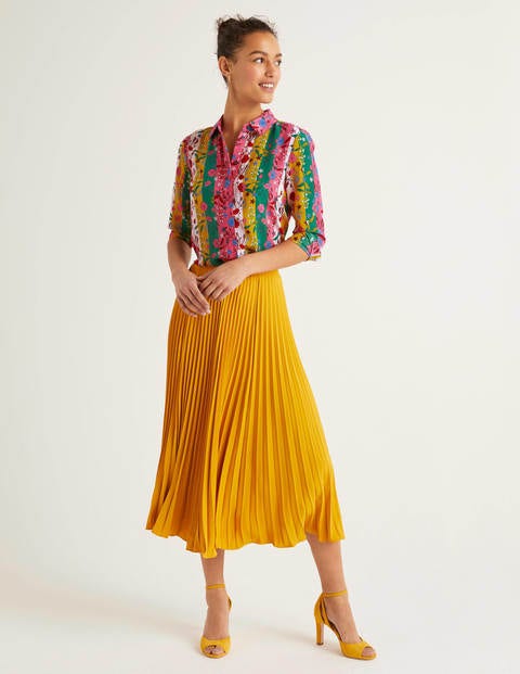 The Silk Shirt - Bright Camellia, Garden Charm The Silk Shirt - Bright Camellia, Garden Charm
