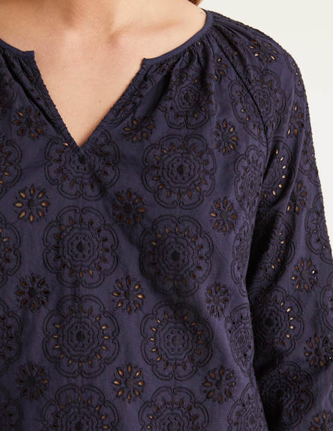 Priscilla Bluse Mit Lochstickerei - Navy Priscilla Bluse Mit Lochstickerei - Navy