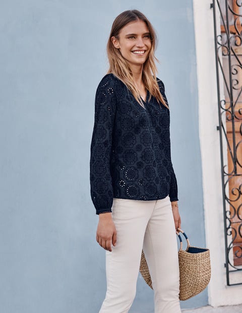 Priscilla Bluse Mit Lochstickerei - Navy Priscilla Bluse Mit Lochstickerei - Navy