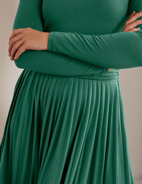 Catherine Plisseekleid aus Jersey - Waldgrün Catherine Plisseekleid aus Jersey - Waldgrün
