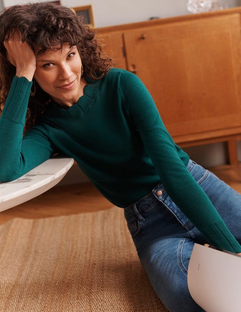 Hambleden Pullover mit Muschelsaum - Waldgrün Hambleden Pullover mit Muschelsaum - Waldgrün
