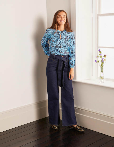 Kitty Bluse mit gesmoktem Ausschnitt - Eisblau, Magischer Garten Kitty Bluse mit gesmoktem Ausschnitt - Eisblau, Magischer Garten