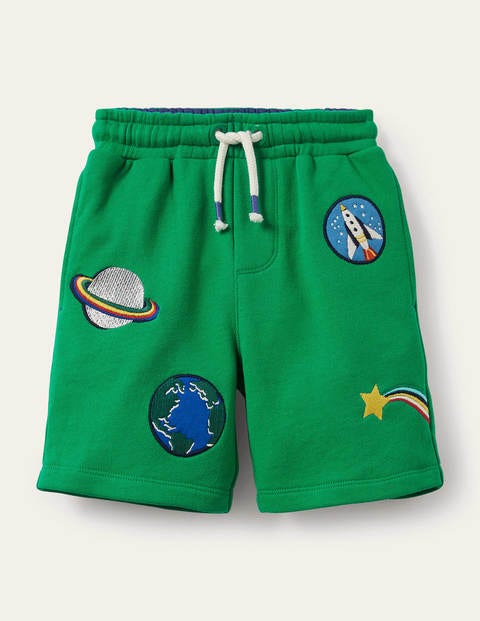 Short de survêtement à appliqué - Badges spatiaux vert printemps Short de survêtement à appliqué - Badges spatiaux vert printemps