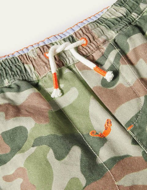 Pull-on Drawstring Shorts - Green Camouflage Animals Pull-on Drawstring Shorts - Green Camouflage Animals