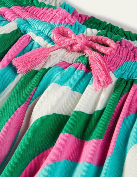 Printed Woven Shorts - Sapling Green Wave Printed Woven Shorts - Sapling Green Wave