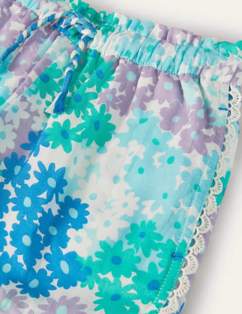 Short avec détails en dentelle - Motif Summer Daisy bleu marocain Short avec détails en dentelle - Motif Summer Daisy bleu marocain