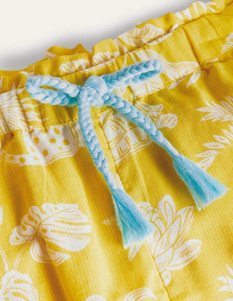 Shorts mit Mustermix und Rüschen - Maisgelb, Botanikmuster Shorts mit Mustermix und Rüschen - Maisgelb, Botanikmuster