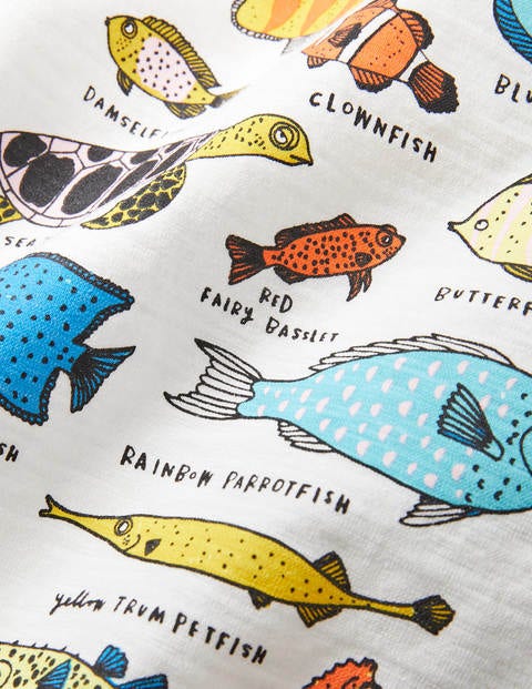 Logo-T-Shirt mit Knopfdetail - Naturweiß, Fischinfos Logo-T-Shirt mit Knopfdetail - Naturweiß, Fischinfos