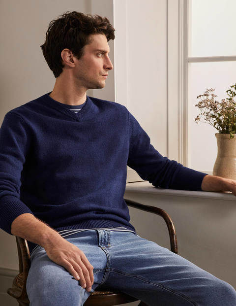 Lambswool Blend V-neck - Space Navy Lambswool Blend V-neck - Space Navy