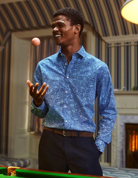 Chemise en popeline à motif - Parterre de fleurs bleu présidentiel Chemise en popeline à motif - Parterre de fleurs bleu présidentiel