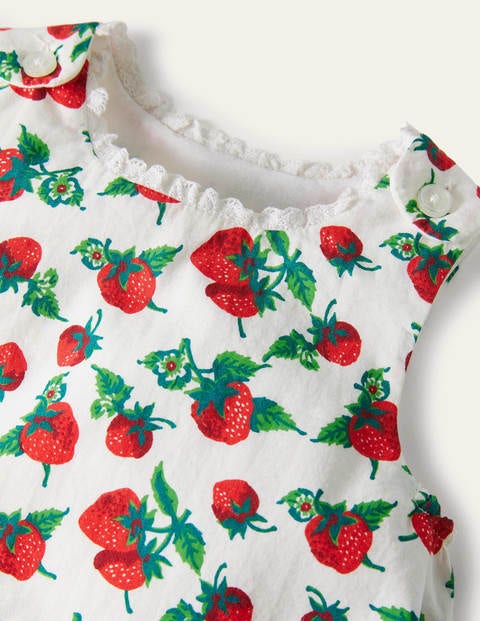 Gewebter Einteiler mit Rüschen - Naturweiß, Vintage-Erdbeeren Gewebter Einteiler mit Rüschen - Naturweiß, Vintage-Erdbeeren
