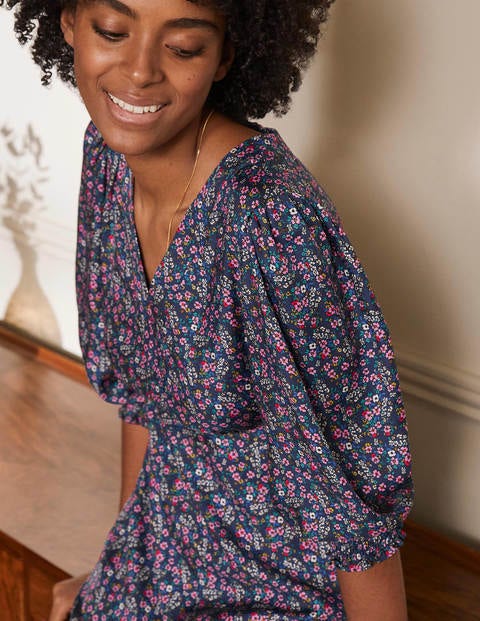 Robe midi Iris - Bleu galaxie, motif Pretty Floral Robe midi Iris - Bleu galaxie, motif Pretty Floral