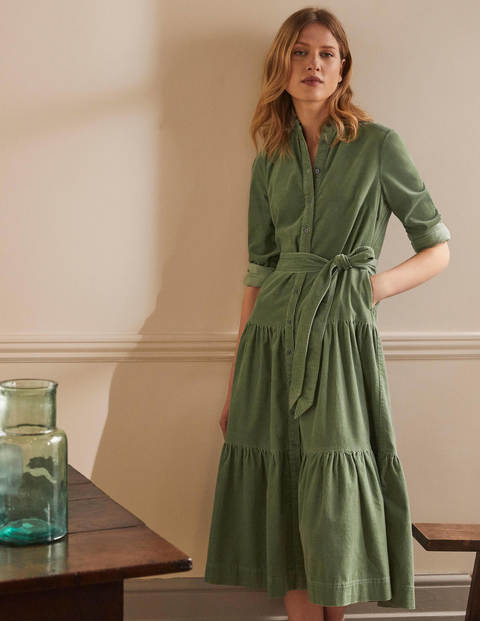 Ellen Hemdblusenkleid mit Stufen - Helles Olivgrün Ellen Hemdblusenkleid mit Stufen - Helles Olivgrün