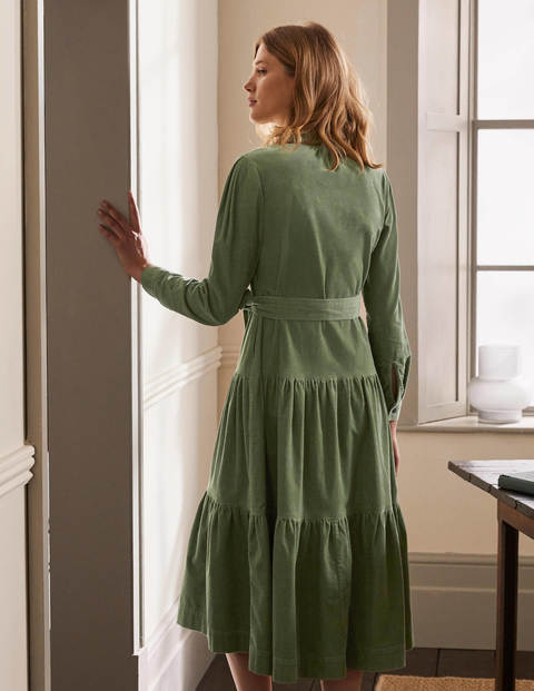 Ellen Hemdblusenkleid mit Stufen - Helles Olivgrün Ellen Hemdblusenkleid mit Stufen - Helles Olivgrün