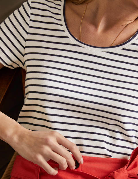 Essential Short Sleeve Tee - Ivory/Navy Essential Short Sleeve Tee - Ivory/Navy