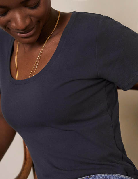 Essential Short Sleeve Tee - Navy Essential Short Sleeve Tee - Navy