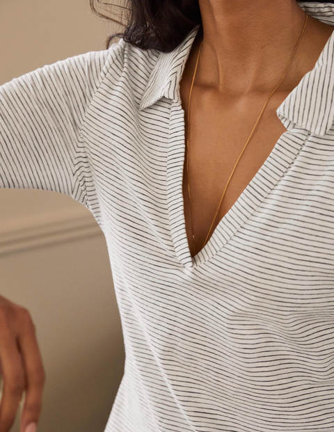 The Cotton Collar Notch Tee - Ivory/Navy The Cotton Collar Notch Tee - Ivory/Navy