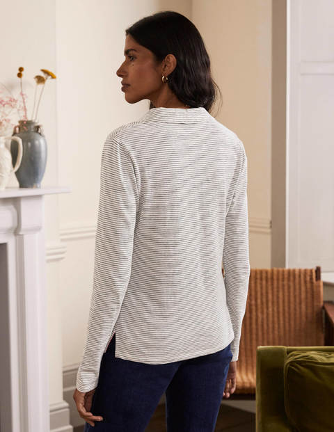 The Cotton Collar Notch Tee - Ivory/Navy The Cotton Collar Notch Tee - Ivory/Navy
