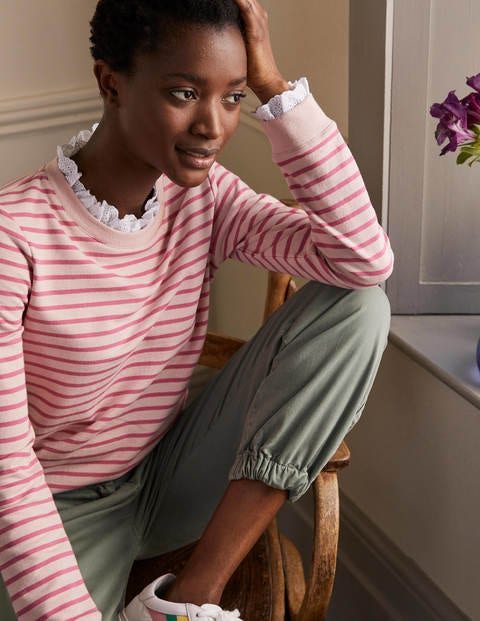 Holly Jersey Sweatshirt - Milkshake/ Vintage Cherry Holly Jersey Sweatshirt - Milkshake/ Vintage Cherry