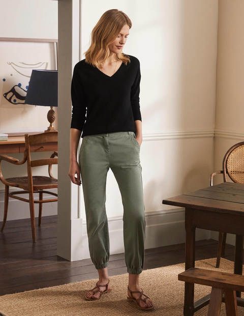 Cashmere V-neck Relaxed Jumper - Jet Black Cashmere V-neck Relaxed Jumper - Jet Black