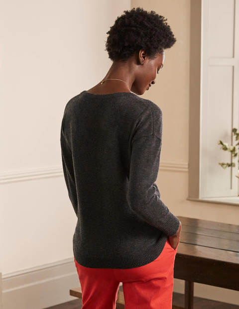 Cashmere V-neck Relaxed Jumper - Black Diamond Cashmere V-neck Relaxed Jumper - Black Diamond