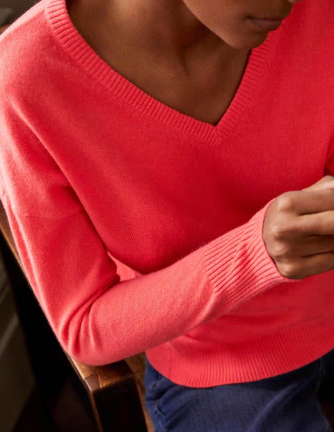 Cashmere V-neck Relaxed Jumper - Coral Cashmere V-neck Relaxed Jumper - Coral