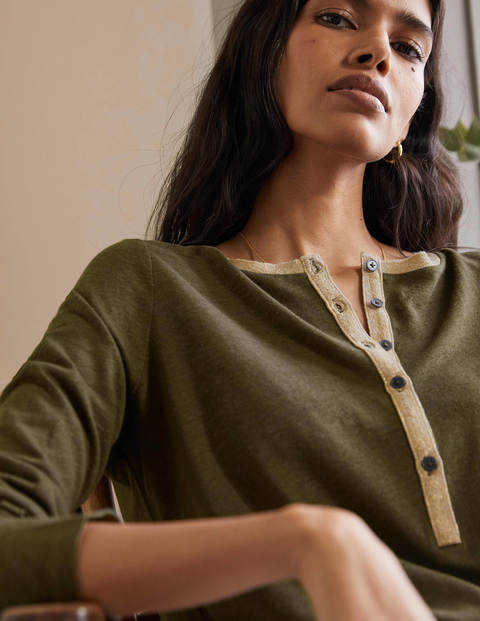 Henley-T-Shirt aus Leinen mit Glitzer - Klassisches Khaki Henley-T-Shirt aus Leinen mit Glitzer - Klassisches Khaki