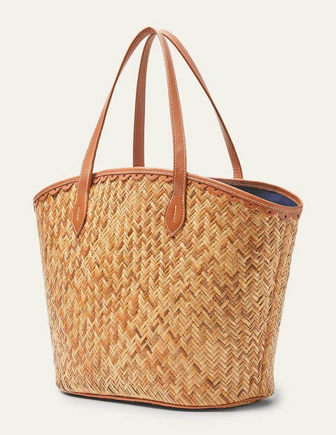 Amy Scallop Straw Basket - Natural/Tan Amy Scallop Straw Basket - Natural/Tan