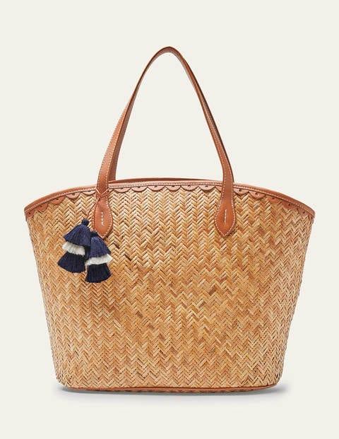 Amy Scallop Straw Basket - Natural/Tan Amy Scallop Straw Basket - Natural/Tan
