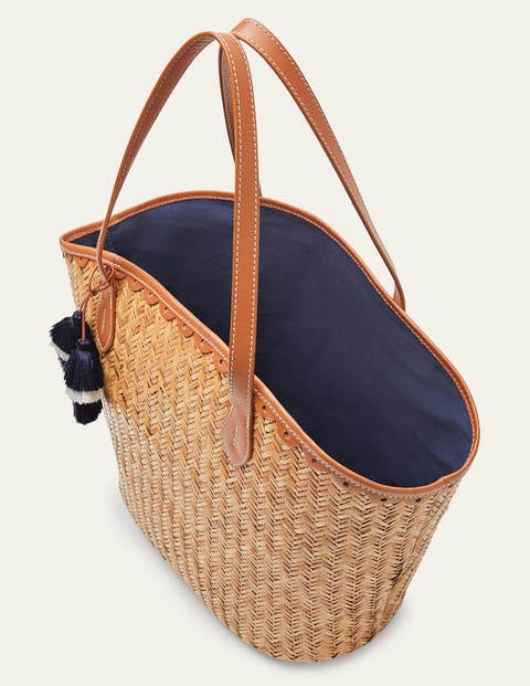 Amy Scallop Straw Basket - Natural/Tan Amy Scallop Straw Basket - Natural/Tan