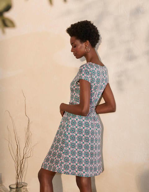 Robe Amelie en jersey - Milkshake, tuile flore Robe Amelie en jersey - Milkshake, tuile flore