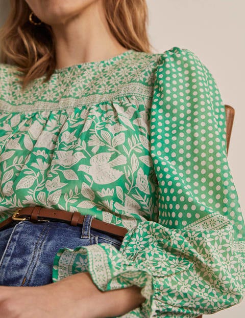 Blouse Gracie en coton - Vert feuille, motif Meadow Flight Blouse Gracie en coton - Vert feuille, motif Meadow Flight