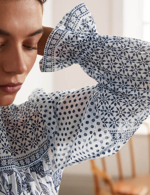 Blouse Gracie en coton - Ivoire, motif Meadow Flight Blouse Gracie en coton - Ivoire, motif Meadow Flight