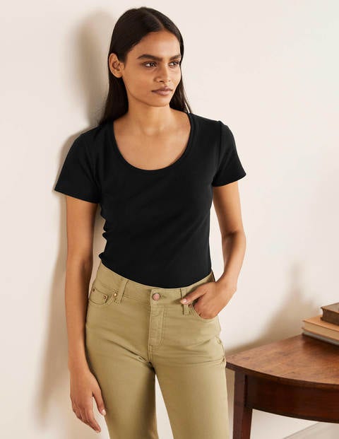 Essential Short Sleeve Tee - Black Essential Short Sleeve Tee - Black