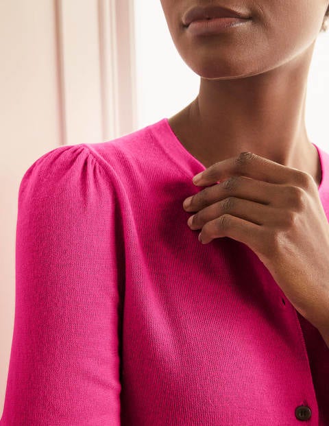 Stowe Cardigan aus Merinowolle - Sattes Pink Stowe Cardigan aus Merinowolle - Sattes Pink