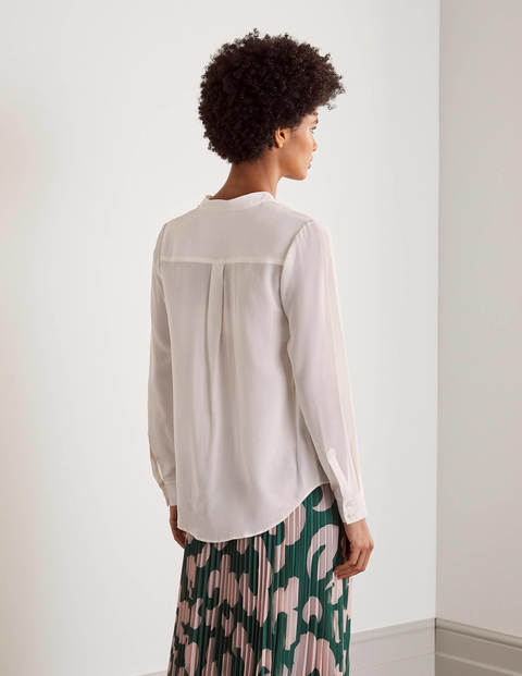 Kragenlose Seidenbluse - Naturweiß Kragenlose Seidenbluse - Naturweiß