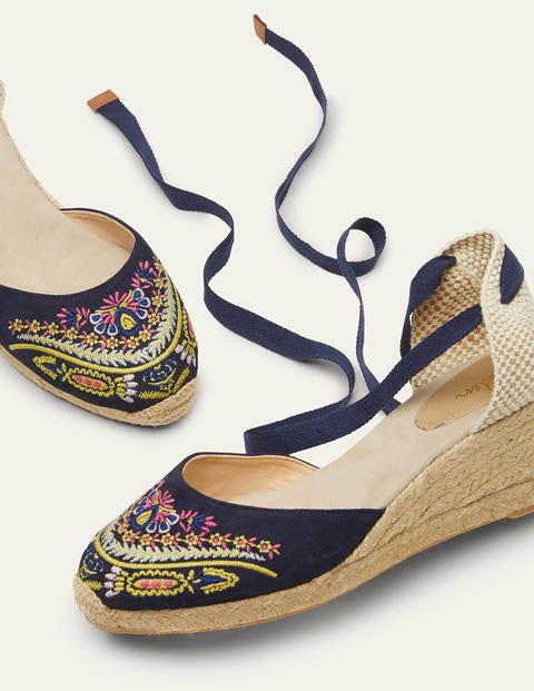 Compensées Cassie façon espadrilles - Brodé bleu marine Compensées Cassie façon espadrilles - Brodé bleu marine
